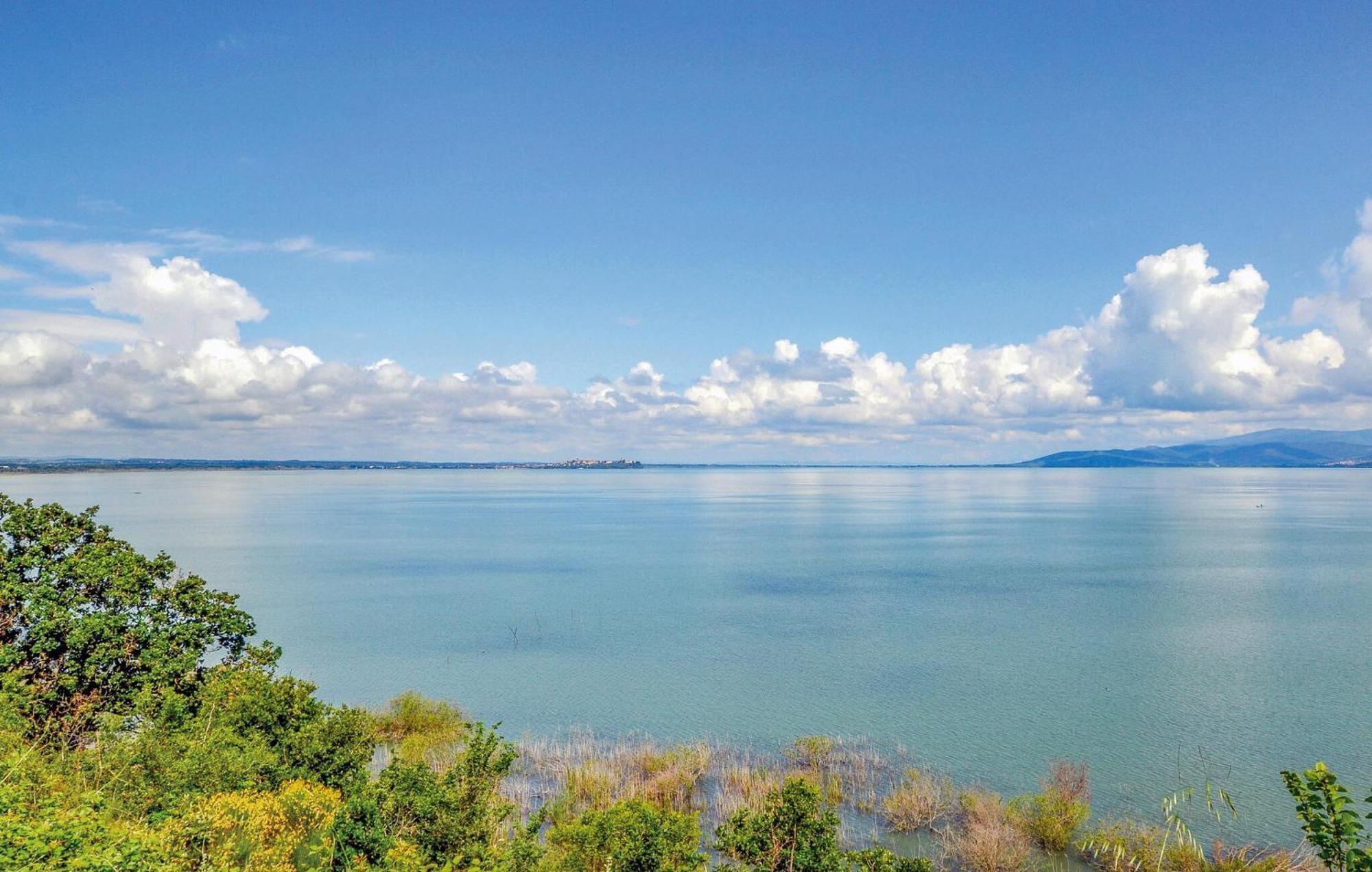Lovely Apartment In Tuoro Sul Trasimeno With Wifi ภายนอก รูปภาพ